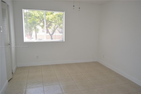 Condo in Miami, Florida, 2 bedrooms  № 1926260 - photo 18
