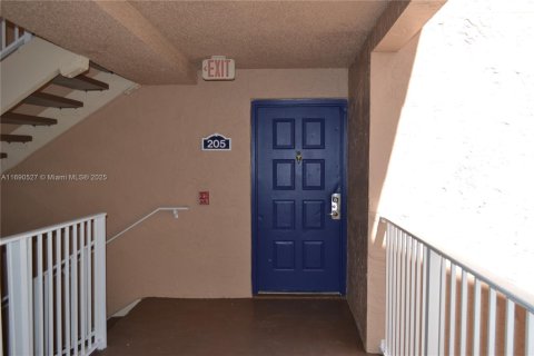 Condo in Miami, Florida, 2 bedrooms  № 1926260 - photo 3