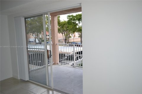 Condo in Miami, Florida, 2 bedrooms  № 1926260 - photo 25