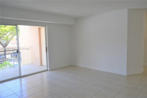 Condo in Miami, Florida, 2 bedrooms  № 1926260 - photo 16