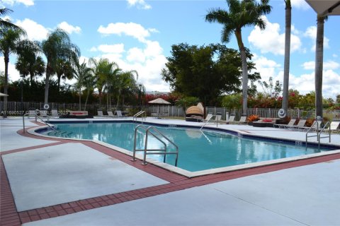 Condo in Miami, Florida, 2 bedrooms  № 1926260 - photo 28