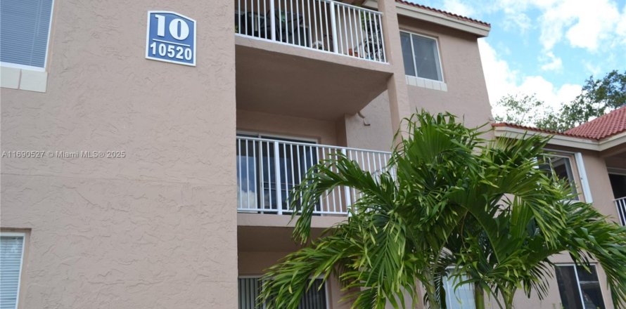 Condo in Miami, Florida, 2 bedrooms № 1926260