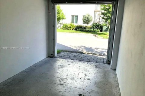 Снять в аренду квартиру в Дорал, Флорида 3 спальни, 156.91м2, № 1965916 - фото 14