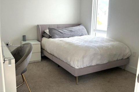 Снять в аренду квартиру в Дорал, Флорида 3 спальни, 156.91м2, № 1965916 - фото 11