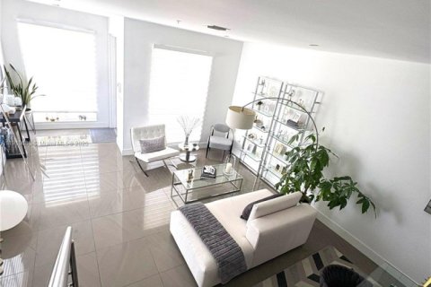 Снять в аренду квартиру в Дорал, Флорида 3 спальни, 156.91м2, № 1965916 - фото 2