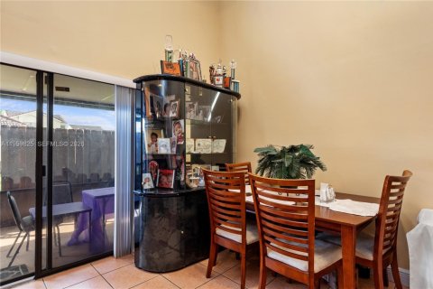 Villa ou maison à vendre à Hialeah, Floride: 2 chambres, 146.97 m2 № 2020007 - photo 7