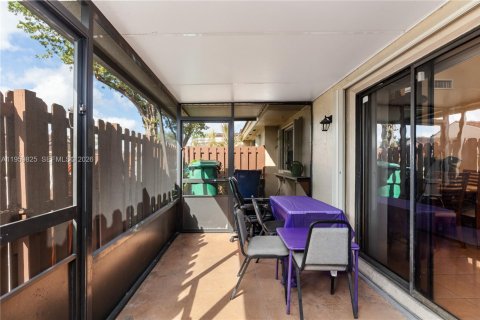 Villa ou maison à vendre à Hialeah, Floride: 2 chambres, 146.97 m2 № 2020007 - photo 8