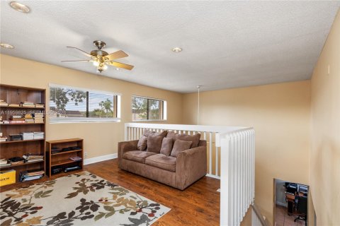 Villa ou maison à vendre à Hialeah, Floride: 2 chambres, 146.97 m2 № 2020007 - photo 18