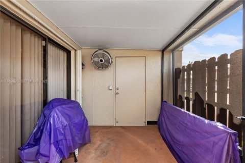 Villa ou maison à vendre à Hialeah, Floride: 2 chambres, 146.97 m2 № 2020007 - photo 9