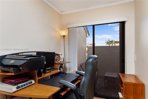 Villa ou maison à vendre à Hialeah, Floride: 2 chambres, 146.97 m2 № 2020007 - photo 14