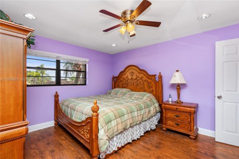 Villa ou maison à vendre à Hialeah, Floride: 2 chambres, 146.97 m2 № 2020007 - photo 21
