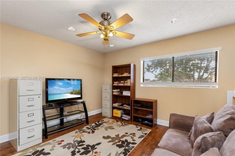 Villa ou maison à vendre à Hialeah, Floride: 2 chambres, 146.97 m2 № 2020007 - photo 19