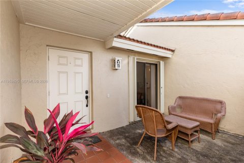 Villa ou maison à vendre à Hialeah, Floride: 2 chambres, 146.97 m2 № 2020007 - photo 2