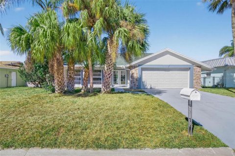 House in New Port Richey, Florida 3 bedrooms, 141.12 sq.m. № 2353263