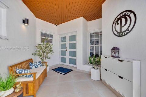 Дом в Майами, Флорида 3 спальни, 134.06м2 № 2032487