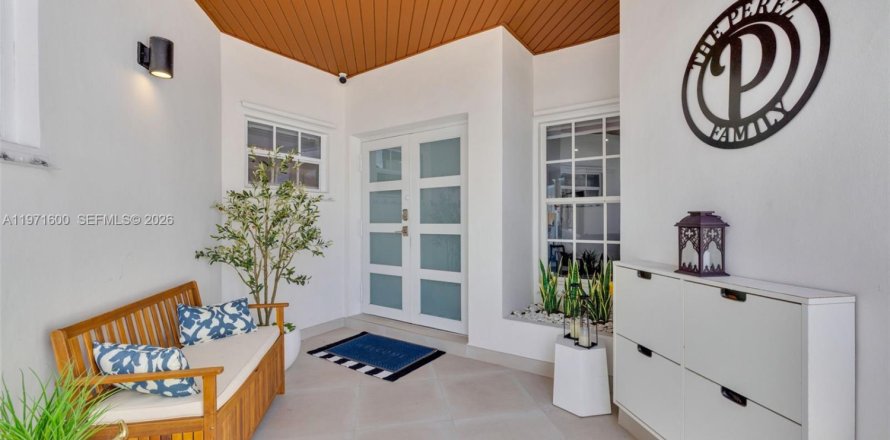 Дом в Майами, Флорида 3 спальни, 134.06м2 № 2032487