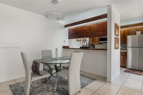 Townhouse in Davie, Florida 3 bedrooms, 138.24 sq.m. № 1971857 - photo 10