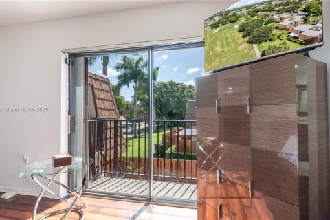 Townhouse in Davie, Florida 3 bedrooms, 138.24 sq.m. № 1971857 - photo 19