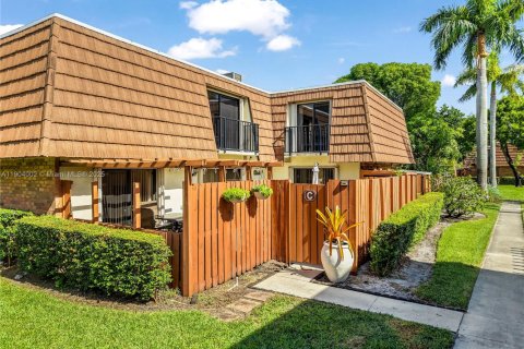 Townhouse in Davie, Florida 3 bedrooms, 138.24 sq.m. № 1971857 - photo 1