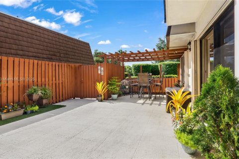 Townhouse in Davie, Florida 3 bedrooms, 138.24 sq.m. № 1971857 - photo 25