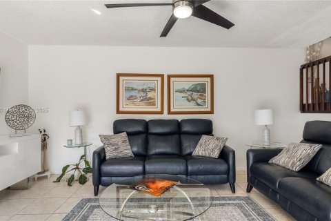 Townhouse in Davie, Florida 3 bedrooms, 138.24 sq.m. № 1971857 - photo 8