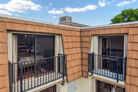 Townhouse in Davie, Florida 3 bedrooms, 138.24 sq.m. № 1971857 - photo 6