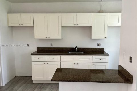 Condo in Stuart, Florida, 1 bedroom  № 1727132 - photo 4