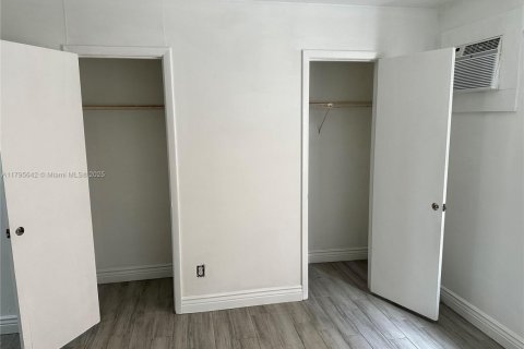 Condo in Stuart, Florida, 1 bedroom  № 1727132 - photo 7