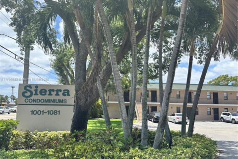 Condo in Stuart, Florida, 1 bedroom  № 1727132 - photo 1
