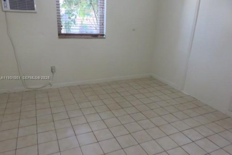 Снять в аренду коммерческую недвижимость в Майами, Флорида 1 спальня, 36.23м2, № 1989543 - фото 6