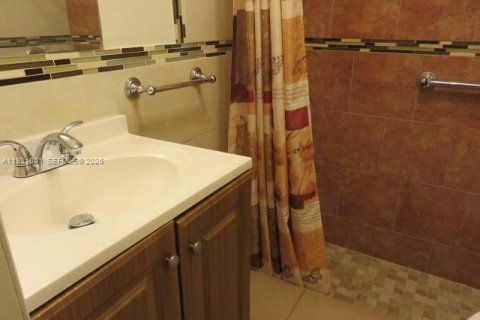 Снять в аренду коммерческую недвижимость в Майами, Флорида 1 спальня, 36.23м2, № 1989543 - фото 5