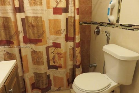 Снять в аренду коммерческую недвижимость в Майами, Флорида 1 спальня, 36.23м2, № 1989543 - фото 3