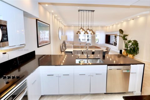 Copropriété à louer à Aventura, Floride: 2 chambres, 185.34 m2 № 1959881 - photo 12