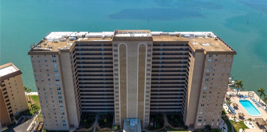 Condominio en Saint Petersburg, Florida, 5 dormitorios  № 984559