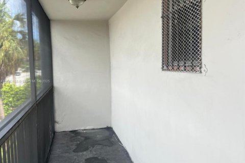 Copropriété à louer à North Miami, Floride: 2 chambres, 95.22 m2 № 1891051 - photo 13