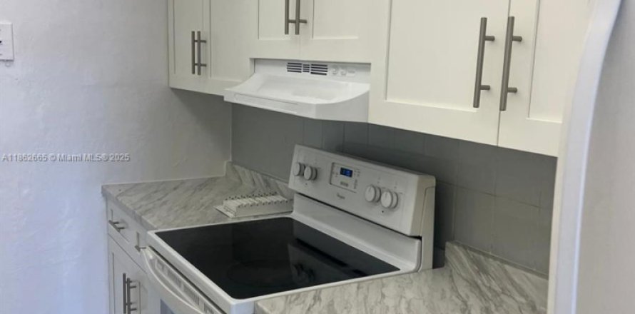 Condo à North Miami, Floride, 2 chambres  № 1891051