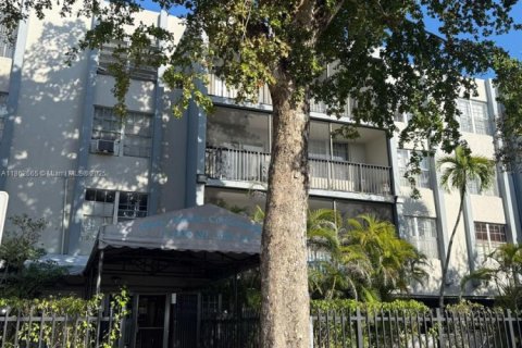 Copropriété à louer à North Miami, Floride: 2 chambres, 95.22 m2 № 1891051 - photo 15