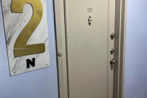 Copropriété à louer à North Miami, Floride: 2 chambres, 95.22 m2 № 1891051 - photo 14