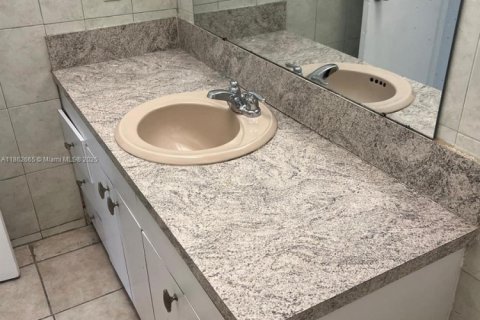 Copropriété à louer à North Miami, Floride: 2 chambres, 95.22 m2 № 1891051 - photo 8