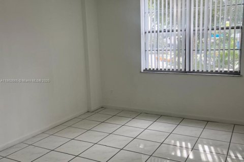 Copropriété à louer à North Miami, Floride: 2 chambres, 95.22 m2 № 1891051 - photo 9