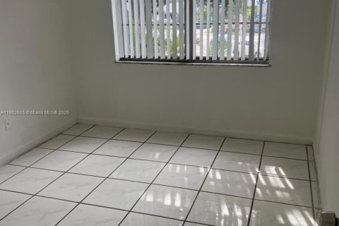 Copropriété à louer à North Miami, Floride: 2 chambres, 95.22 m2 № 1891051 - photo 10