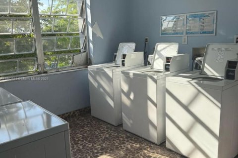 Copropriété à louer à North Miami, Floride: 2 chambres, 95.22 m2 № 1891051 - photo 16