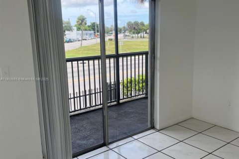 Copropriété à louer à North Miami, Floride: 2 chambres, 95.22 m2 № 1891051 - photo 6