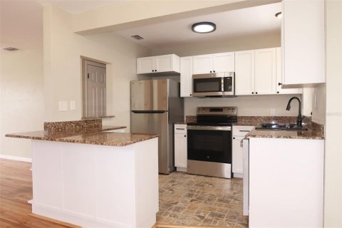 House in Saint Petersburg, Florida 2 bedrooms, 89 sq.m. № 1796150 - photo 5