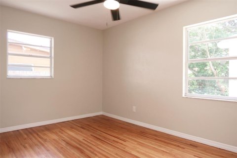 House in Saint Petersburg, Florida 2 bedrooms, 89 sq.m. № 1796150 - photo 12