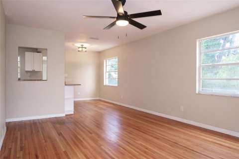 House in Saint Petersburg, Florida 2 bedrooms, 89 sq.m. № 1796150 - photo 3
