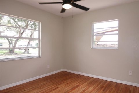 House in Saint Petersburg, Florida 2 bedrooms, 89 sq.m. № 1796150 - photo 22
