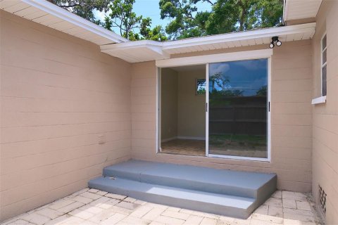 House in Saint Petersburg, Florida 2 bedrooms, 89 sq.m. № 1796150 - photo 8