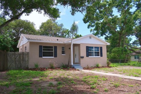 House in Saint Petersburg, Florida 2 bedrooms, 89 sq.m. № 1796150 - photo 1