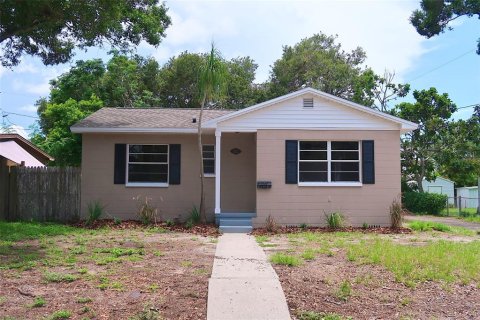 House in Saint Petersburg, Florida 2 bedrooms, 89 sq.m. № 1796150 - photo 2